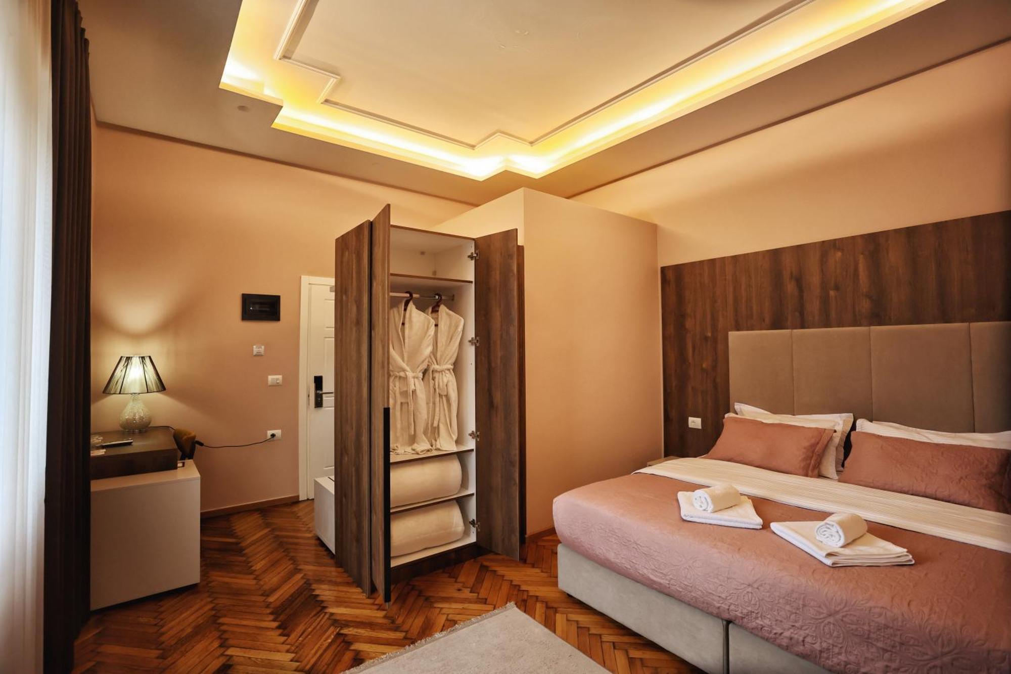 Vila Casablanca - Boutique Hotel & Restaurant Shkodër エクステリア 写真