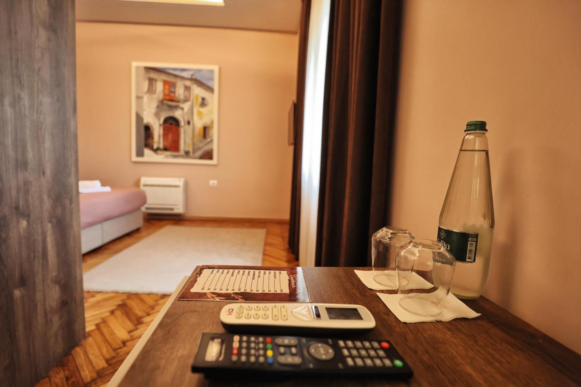 Vila Casablanca - Boutique Hotel & Restaurant Shkodër エクステリア 写真