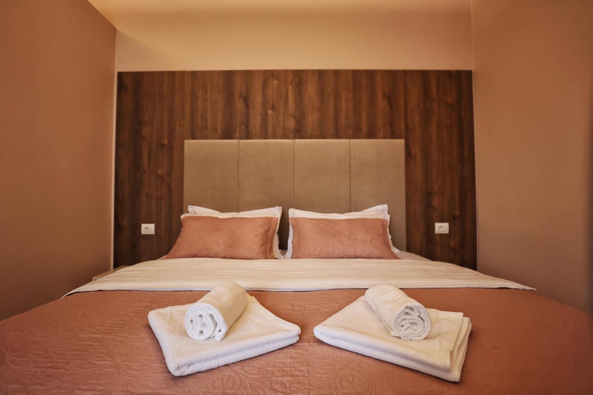 Vila Casablanca - Boutique Hotel & Restaurant Shkodër エクステリア 写真