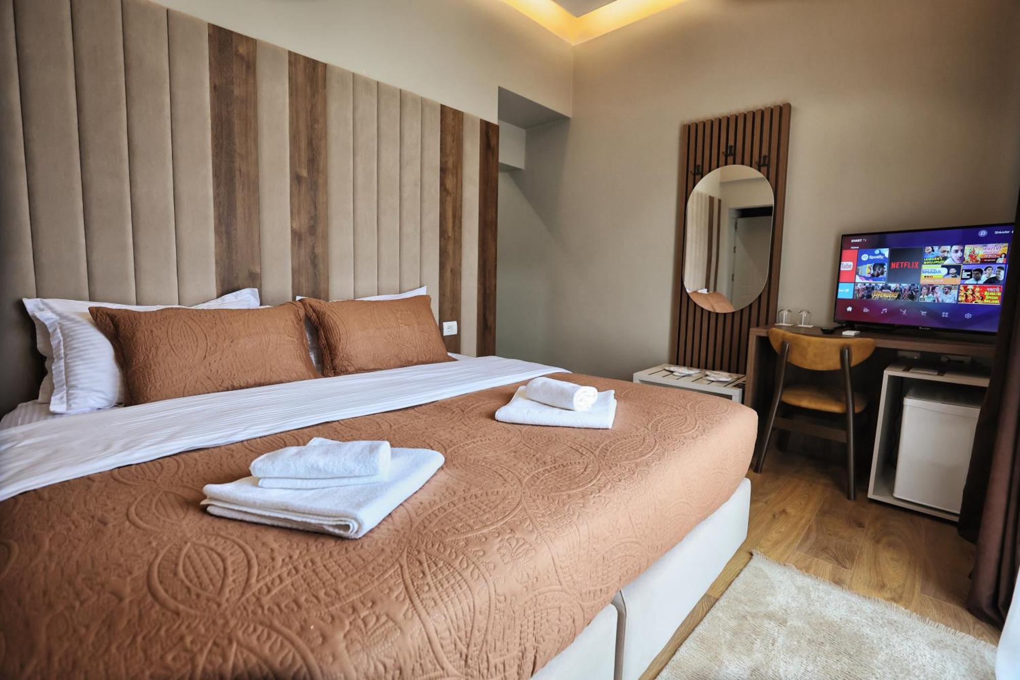 Vila Casablanca - Boutique Hotel & Restaurant Shkodër エクステリア 写真