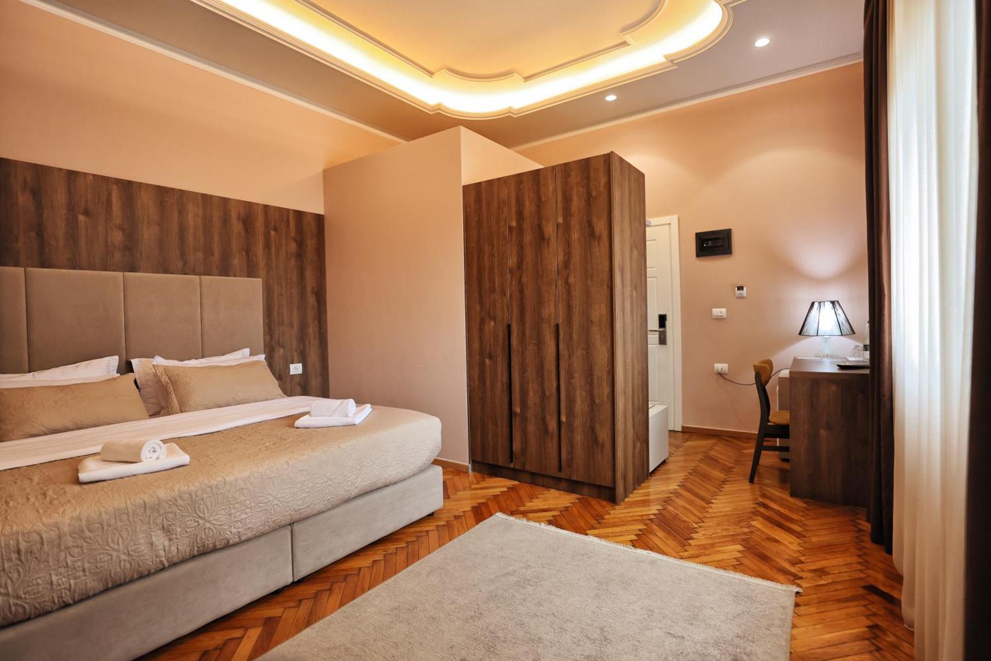 Vila Casablanca - Boutique Hotel & Restaurant Shkodër エクステリア 写真
