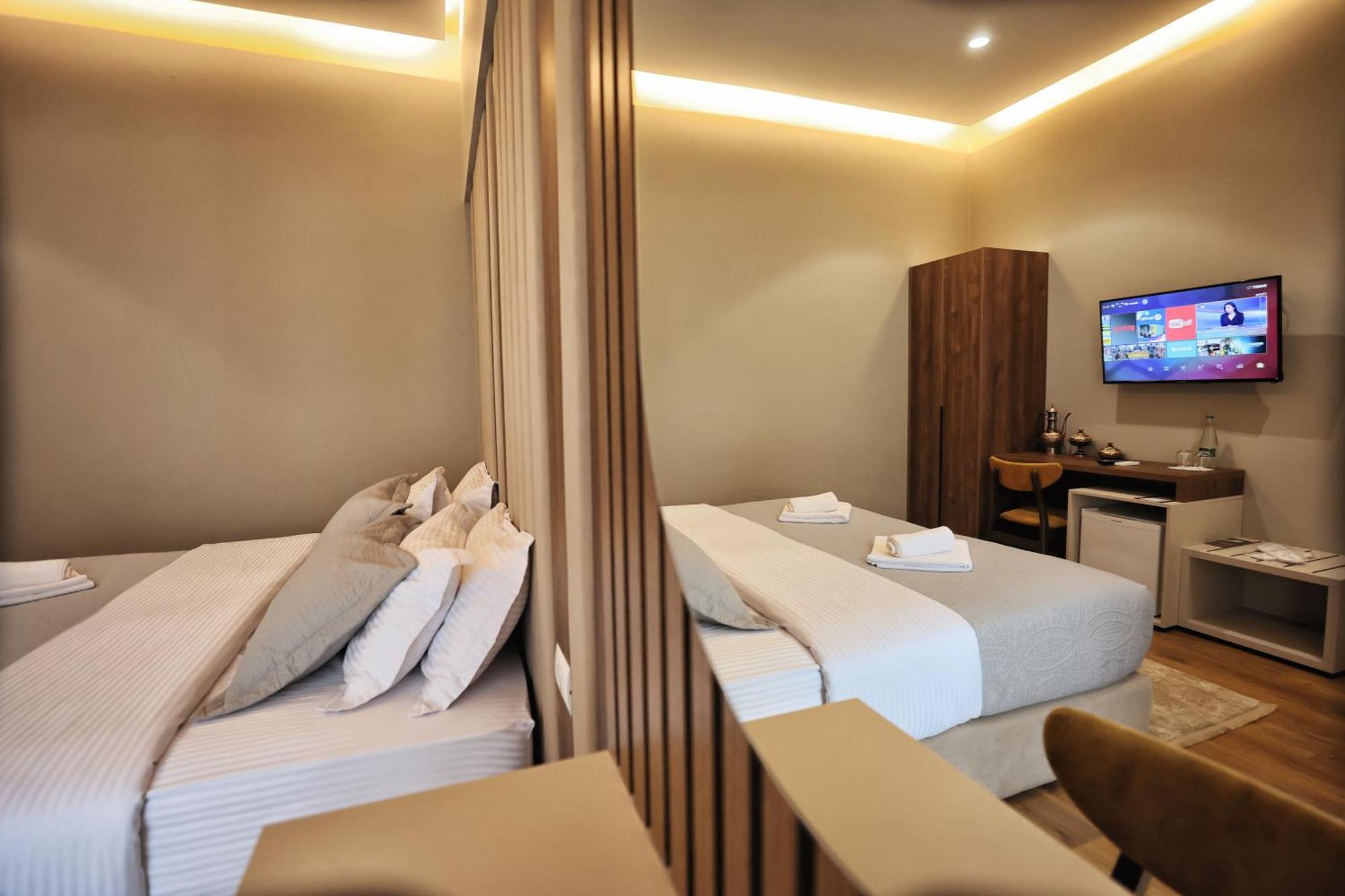 Vila Casablanca - Boutique Hotel & Restaurant Shkodër エクステリア 写真