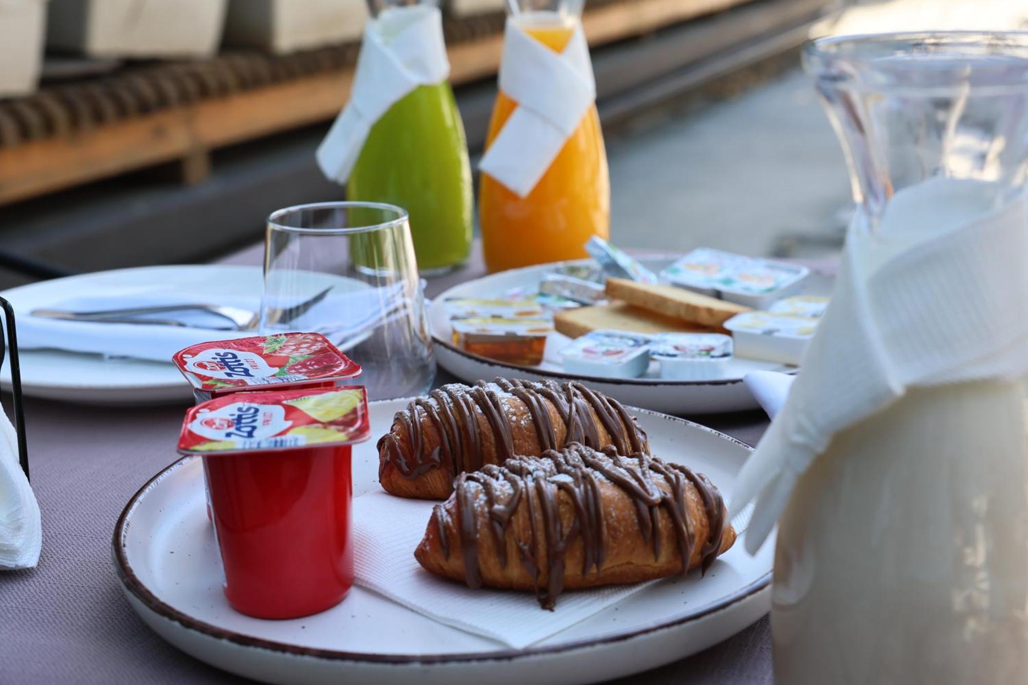 Vila Casablanca - Boutique Hotel & Restaurant Shkodër エクステリア 写真